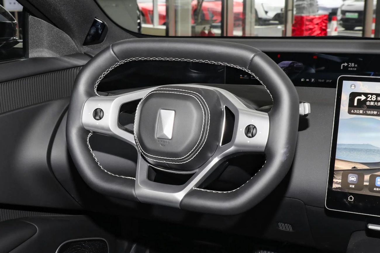 Avatr 12 Modified Max rear-wheel drive extended-range version