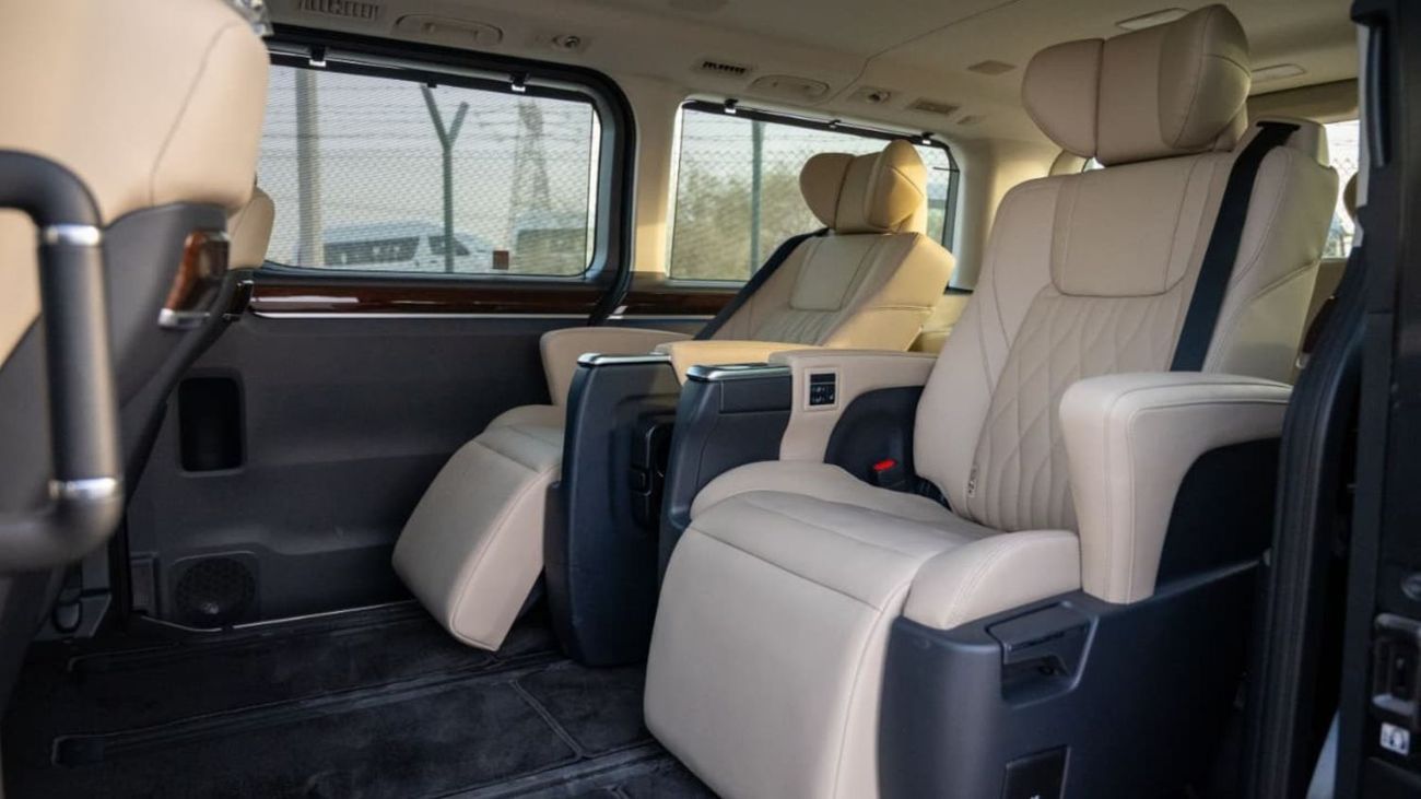 Toyota Granvia 2.8L, 4-Cylinder Turbo Diesel - Automatic - 6 Seater - 5 Door - RWD