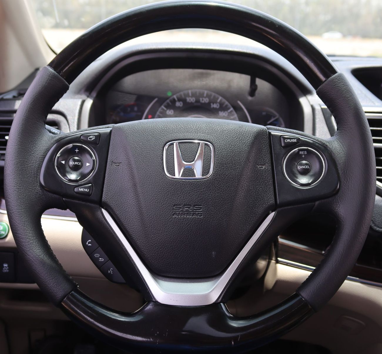 Honda CRV EX 2.4L HONDA CR-V - 2015 GCC edition, accident-free, in excellent condition with a mileage of 136,0