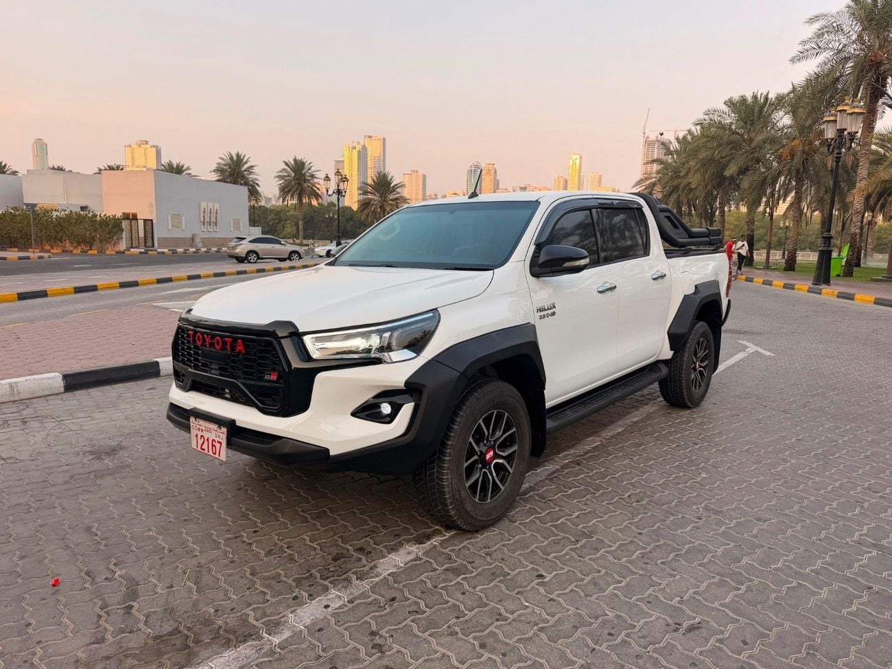 تويوتا هيلوكس SR With Upgrade GR Sport shape