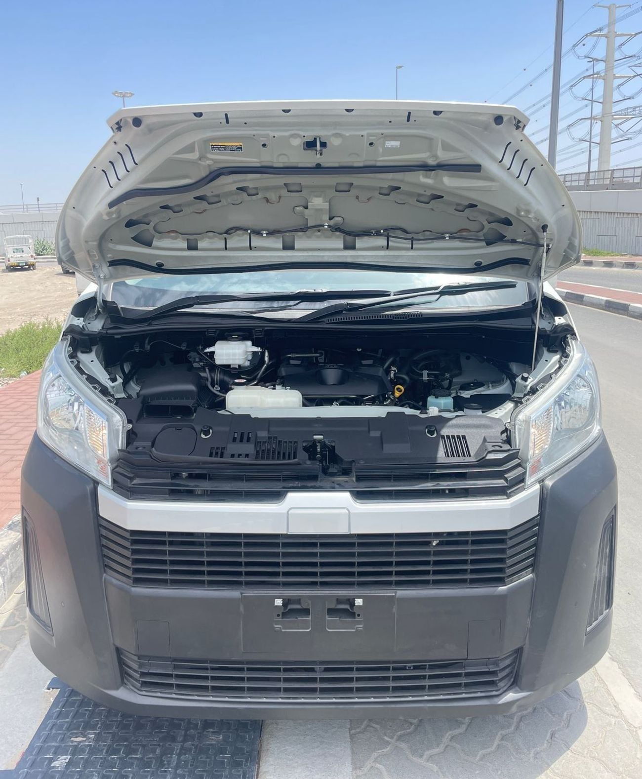 Toyota Hiace TOYOTA HIACE COMMUTER ,DIESEL ENGINE 2800 CC ,10 SEATER ,RIGHT HAND DRIVE