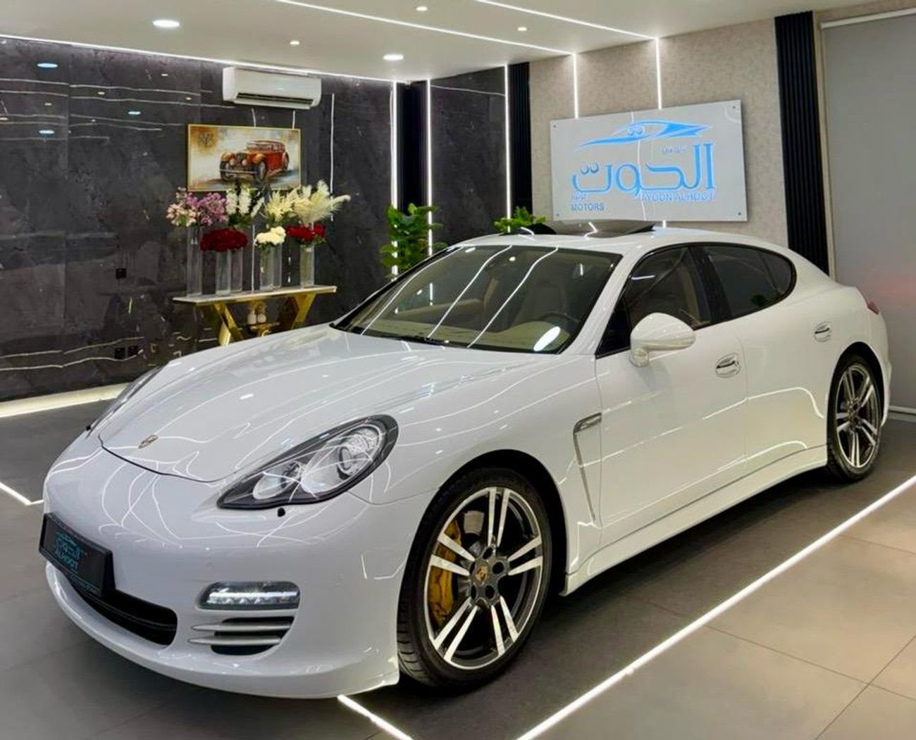 Porsche Panamera PLATINUM PORSCHE PANAMERA V8 || FULLY LOADED || GCC || ACCIDENTS FREE || AMAZING CONDITION