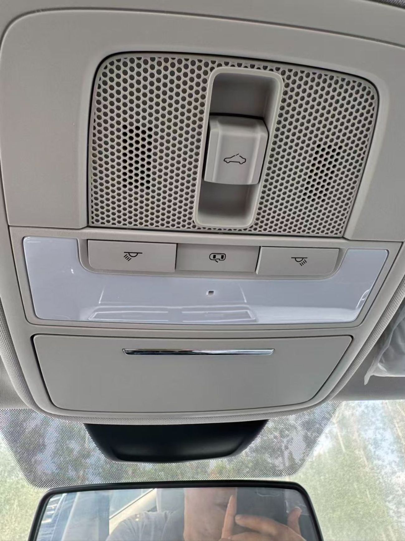 MG 5 DELUXE 1.5L A/T 2024 Full-option with Sunroof WHITE | Export or Wholesale