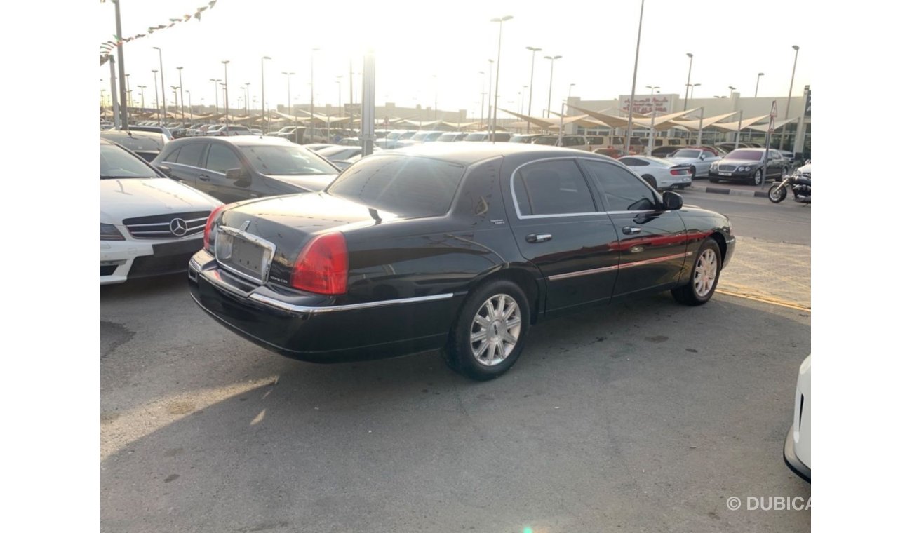 Lincoln Town Car 2011, American Black