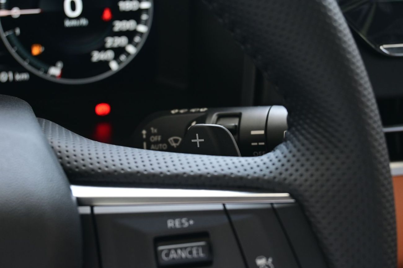 ميتسوبيشي آوتلاندر Mitsubishi Outlander P-Line 2.5L Petrol 4WD, Model 2025, Color Silver