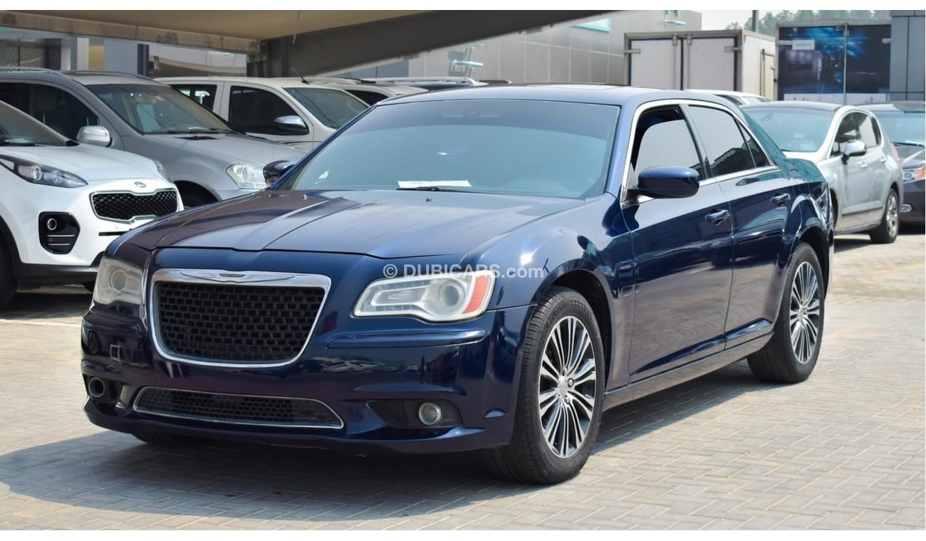 Used Chrysler 300s AWD 2013 for sale in Dubai 550367
