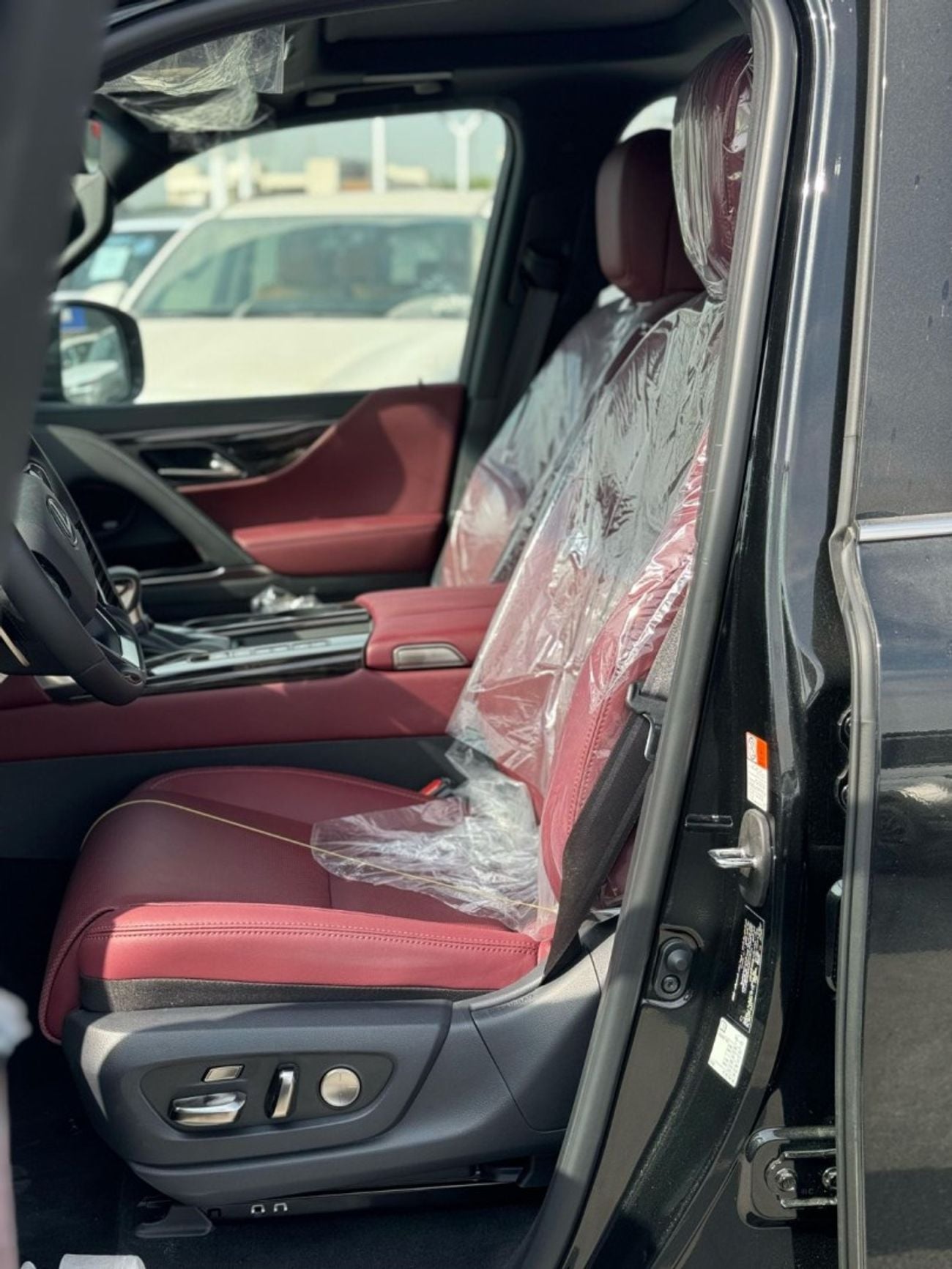 لكزس LX 600 3.5L SIGNATURE PETROL A/T 7 SEATER FULL OPTION