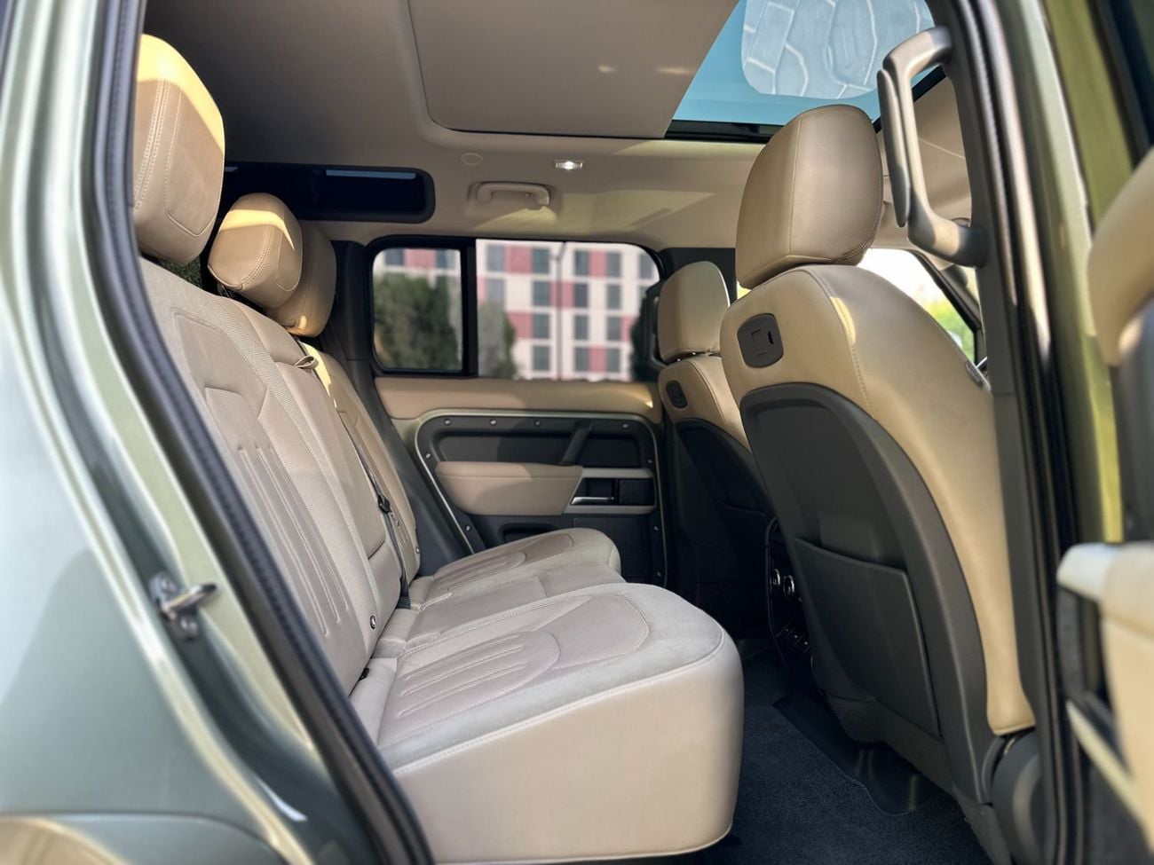 Land Rover Defender  ( Amazing Condition )