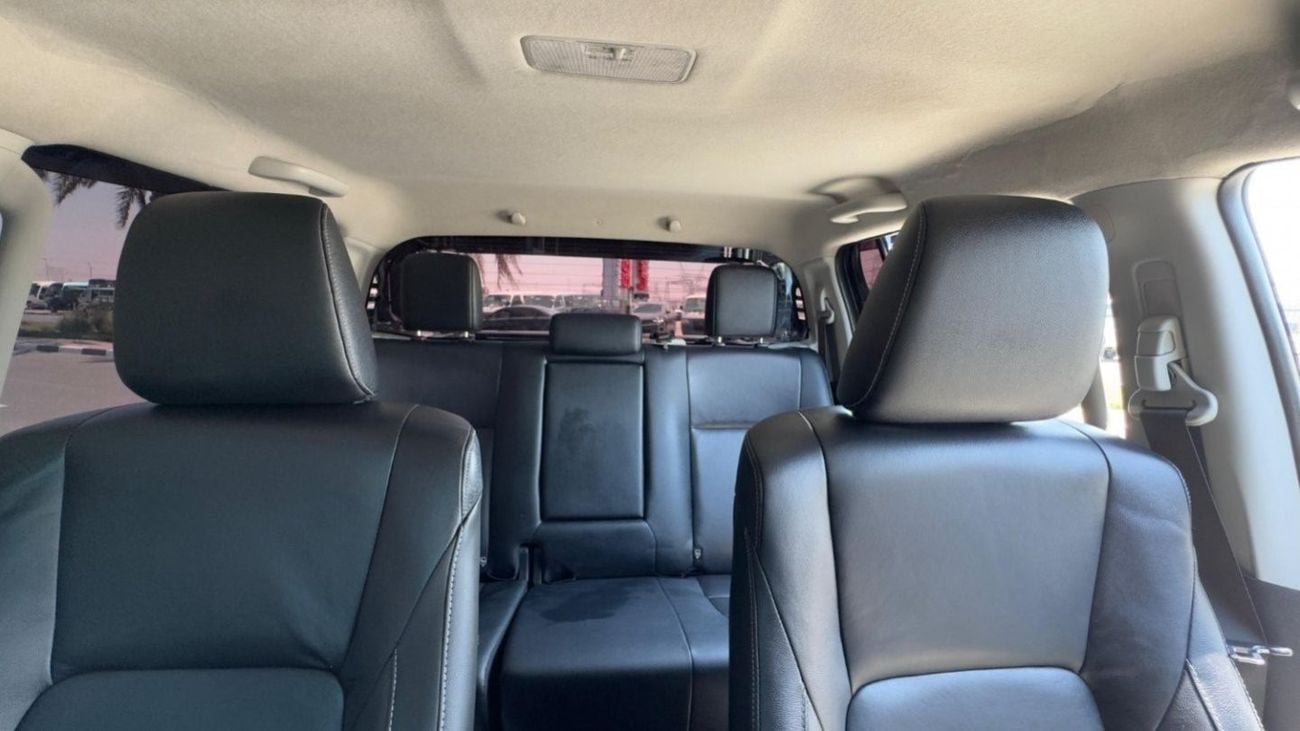 Toyota Hilux MODIFIED TO 2024 GR SPORT | AFTER MARKET SIDE FENDERS | 2.8L DIESEL | ROOF MOUNTED LED | RHD | 2017