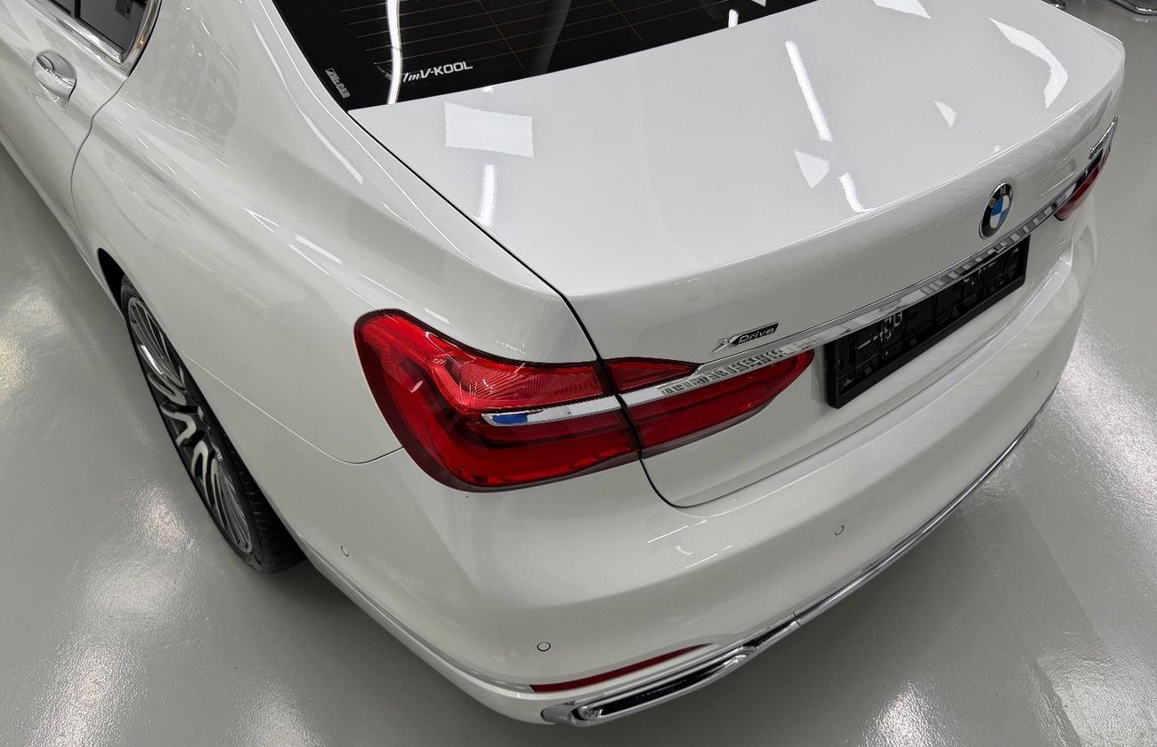 BMW 750Li xDrive 4.4L (530 HP)