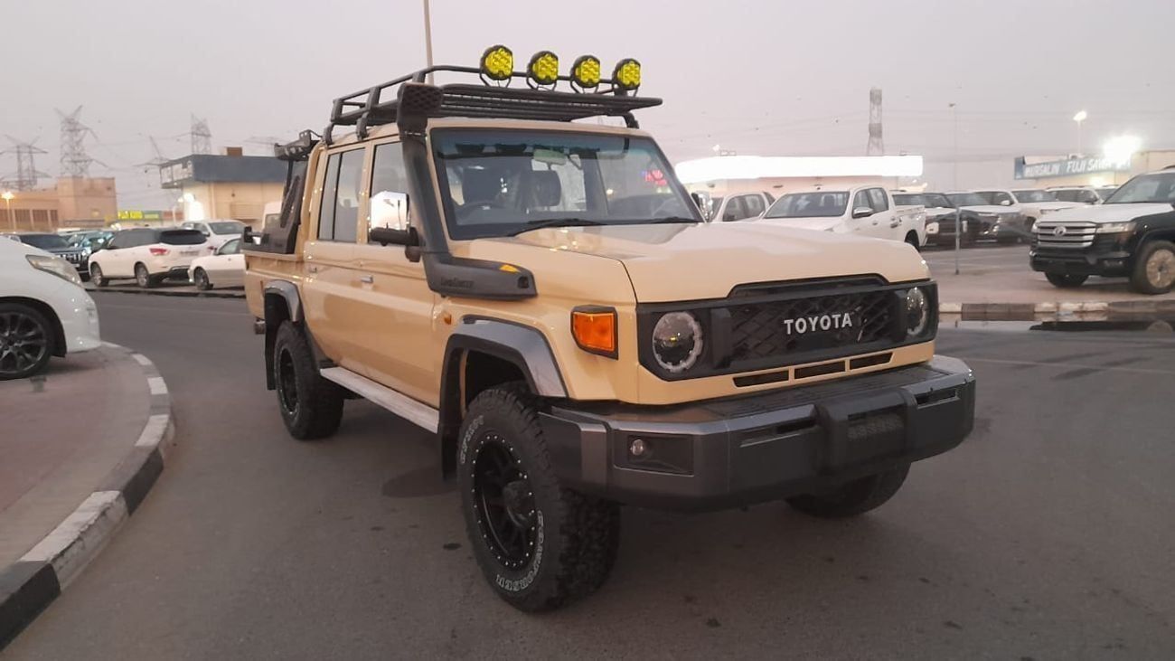 تويوتا لاند كروزر بيك آب V8 MANUAL RHD