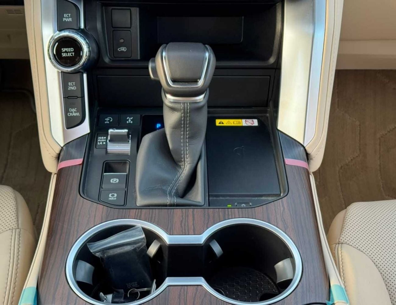 Toyota Land Cruiser GXR MID OPTION || 4.0L PETROL V6 | SUNROOF | LEATHER WITH PWR SEATS | REAR ENTERTAINMENT SCREEN (COD