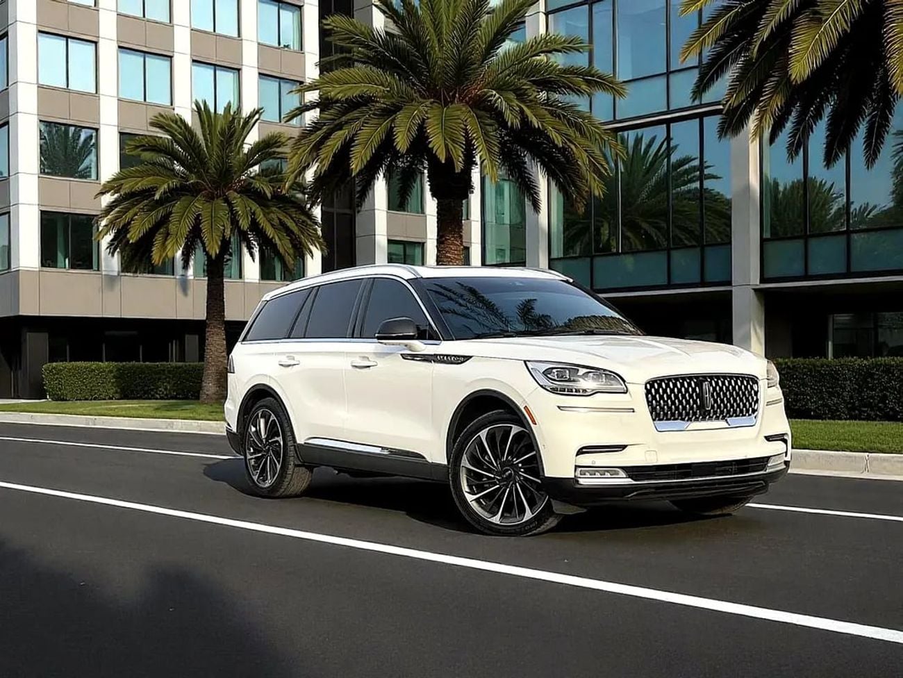 Lincoln Aviator 1139 P.M | Luxury - American Specs - GCC Resale | vip 6seats
