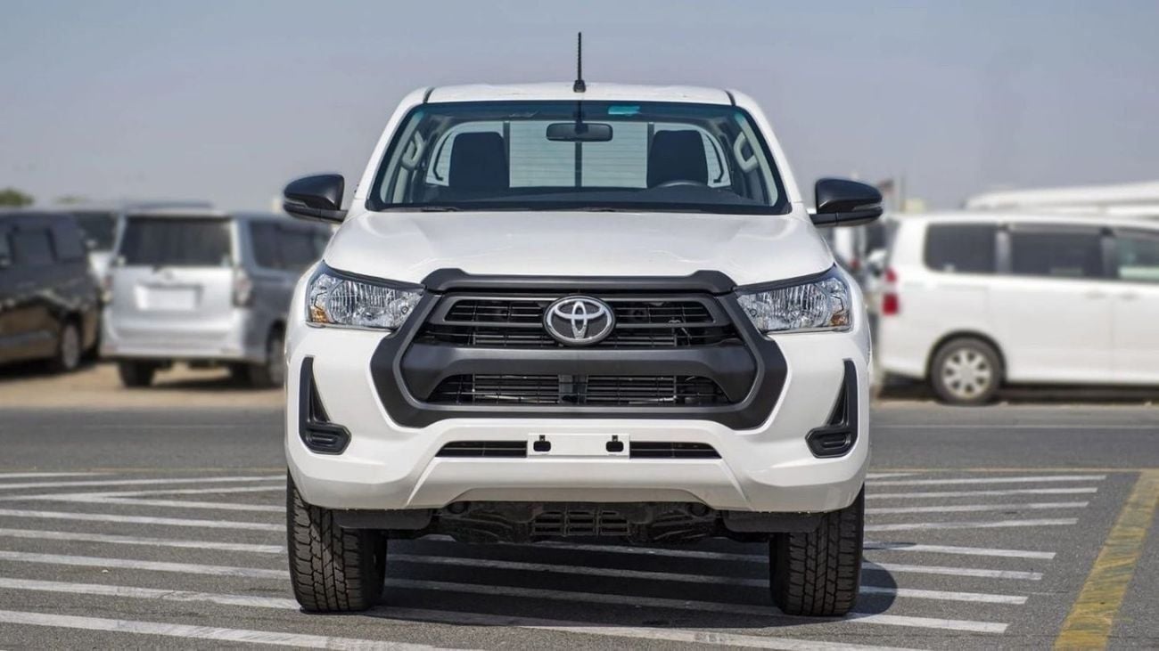 تويوتا هيلوكس GL HILUX 2.4L MED OPTION