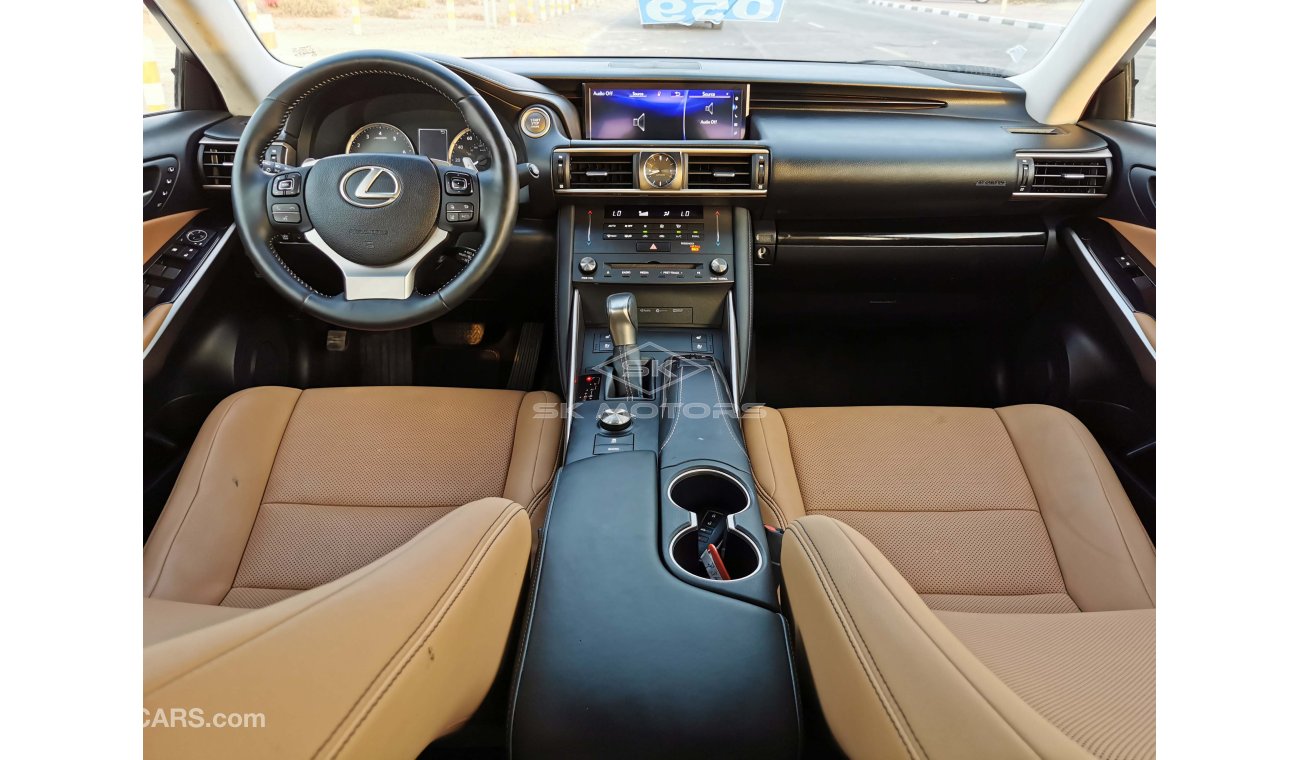 Lexus IS300 3.5L, Can be registered in UAE, Clean condition (LOT # 6496)