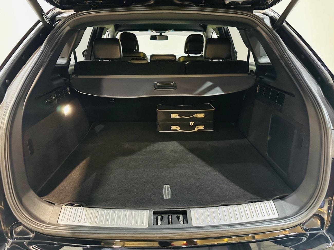 Lincoln MKX BASE