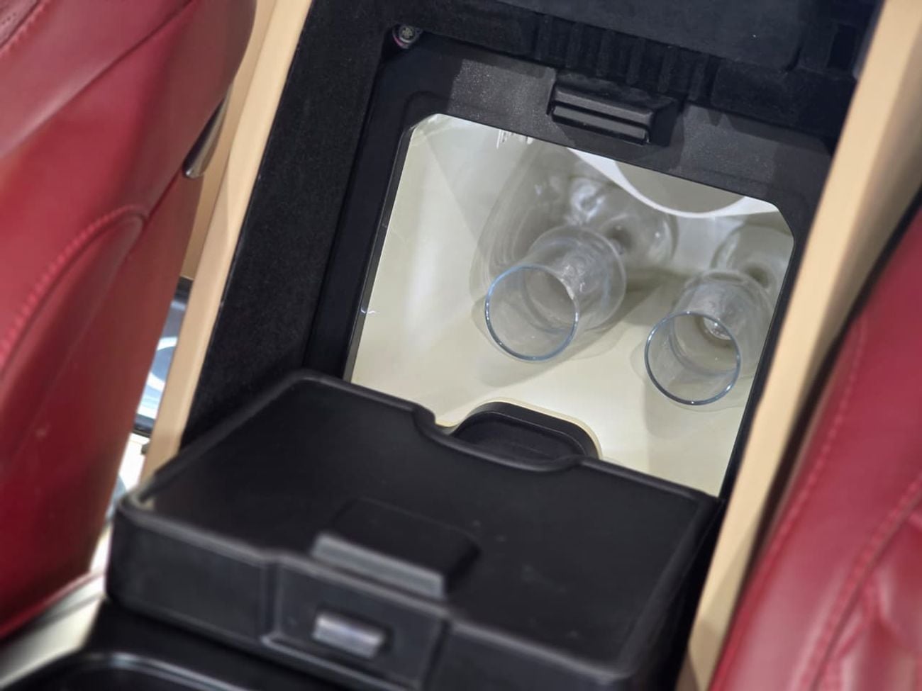 Cadillac Escalade PLATINUM 2018 VIP Edition GCC Specs | 2Keys | VIP seats | TV | Perfect condition