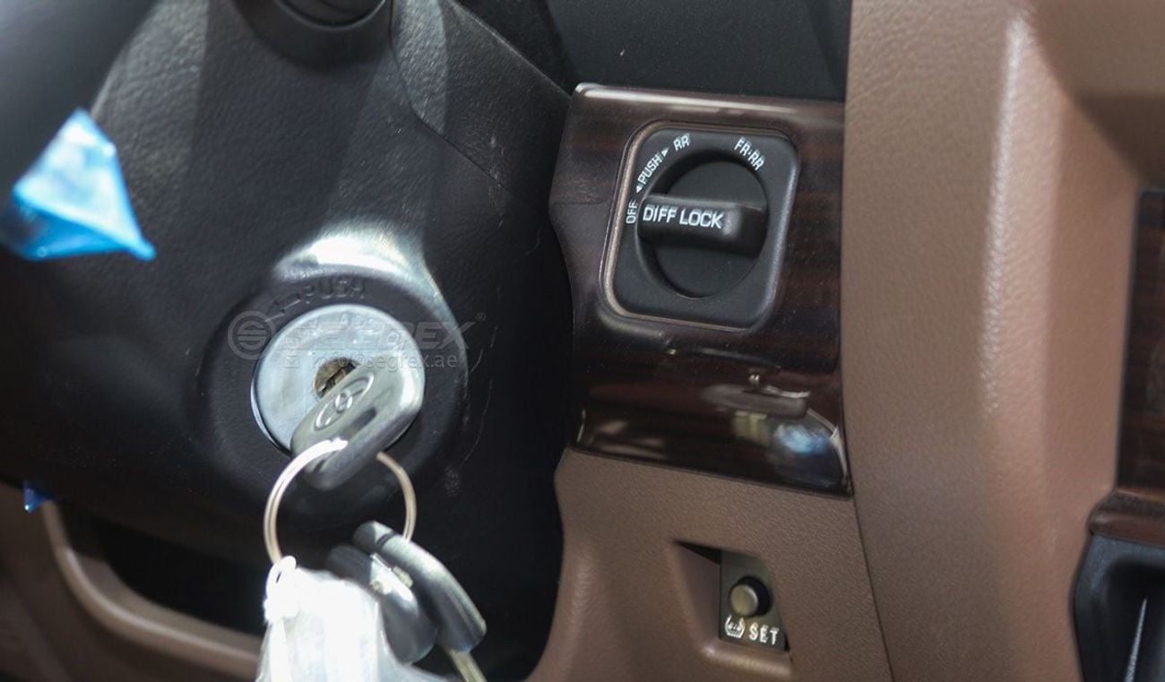تويوتا لاند كروزر بيك آب LC79, Single Cabin, 4.0L Petrol 4WD 6-Speed Automatic | 2025 Model | Ready for Export