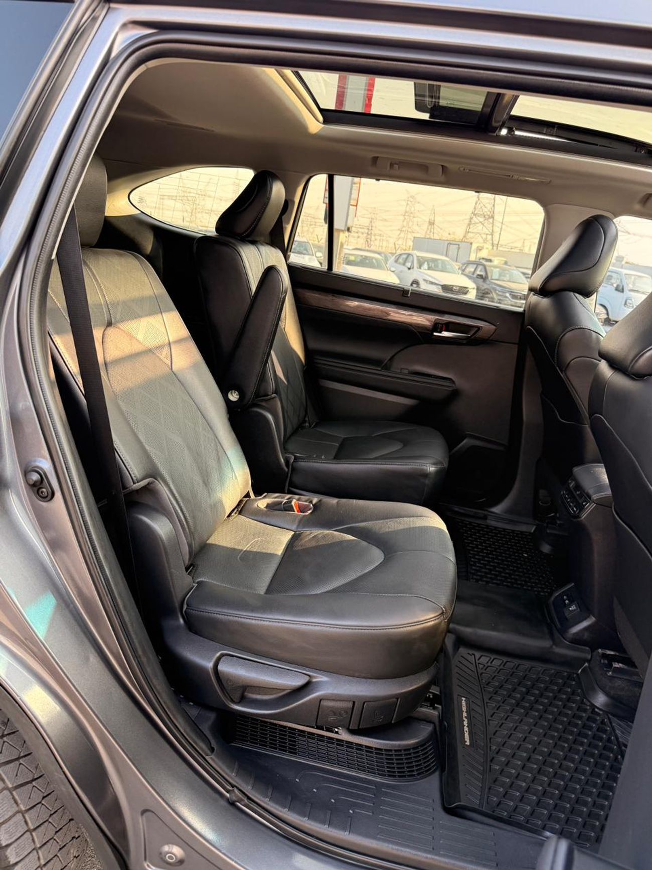 Toyota Highlander Hybrid platinum 2.5L 360 camera | panoramic | leather seats Full option