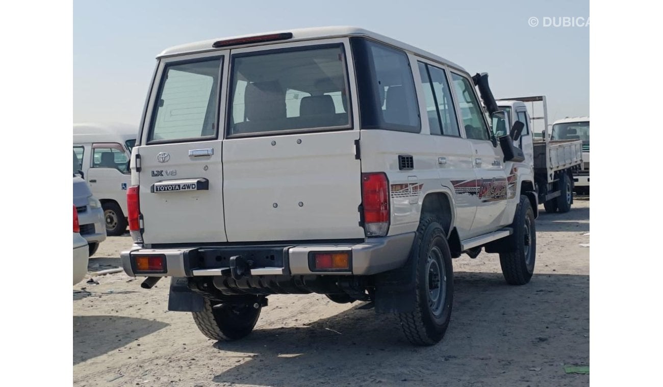 تويوتا لاند كروزر هارد توب 4.5L V8 Diesel, M/T, Chrome Mirror With Wooden Interior (70 Series) 2023