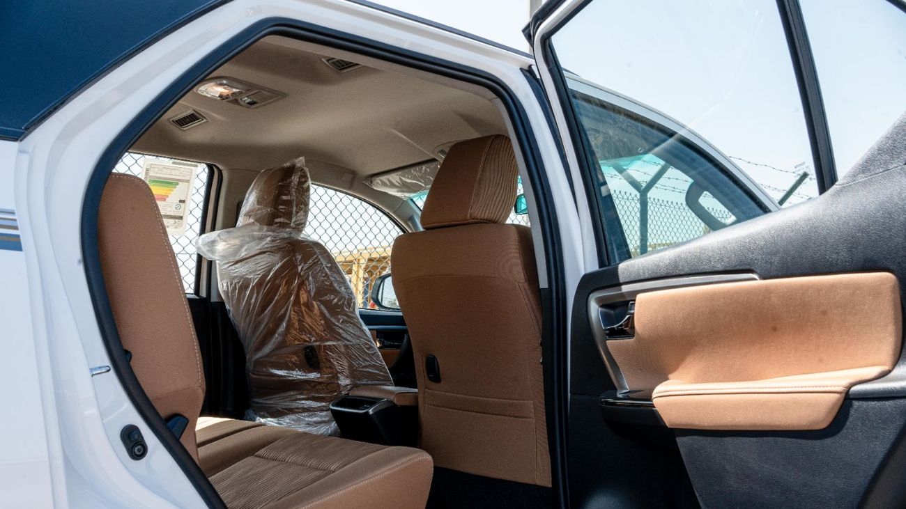 تويوتا فورتونر 2025 Toyota Fortuner 4.0L AT Petrol (White-Tan) (Qatar Spec)