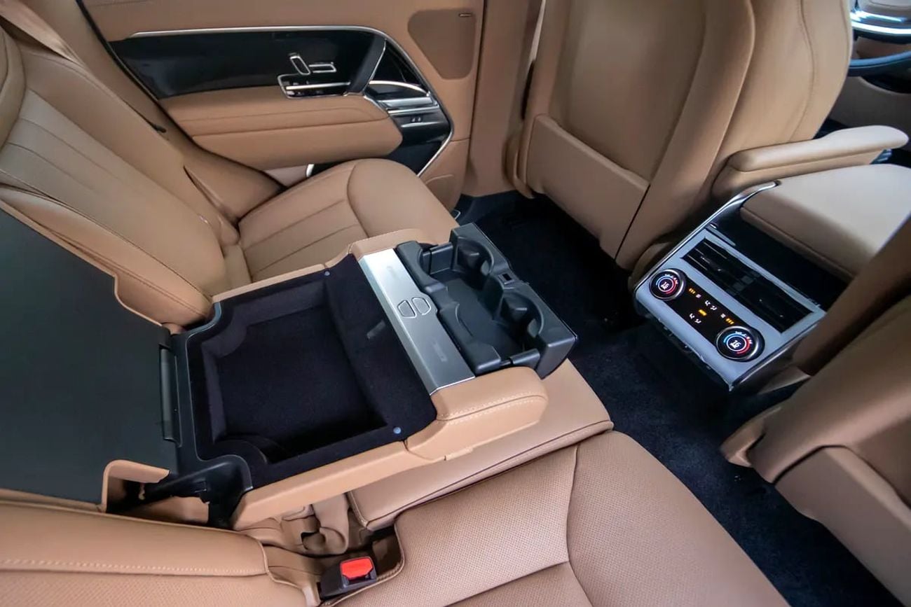 Land Rover Range Rover SE Brand P400 SE | GCC Specs | Warranty