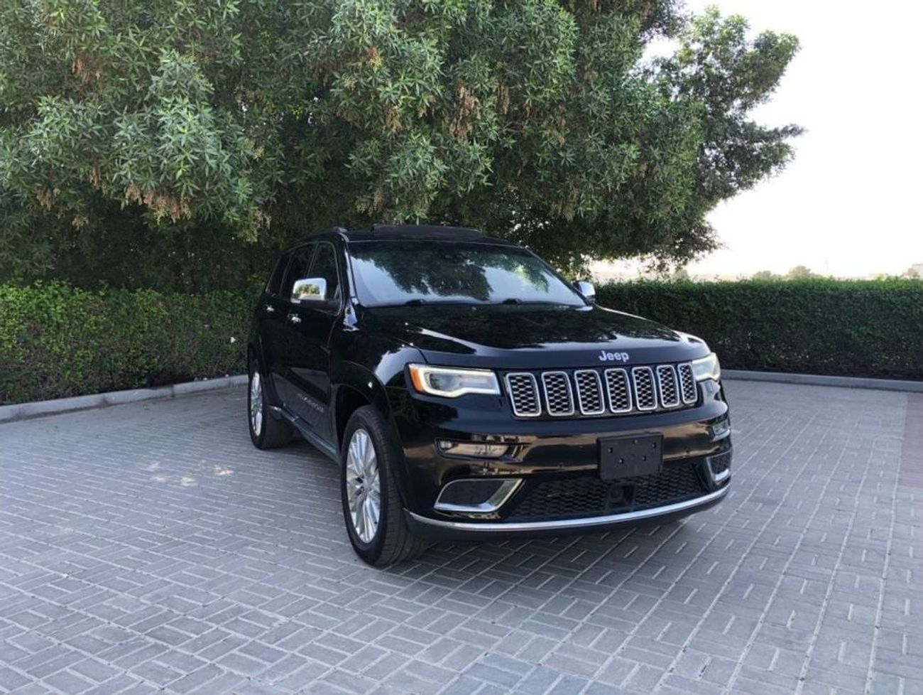 Jeep Grand Cherokee Summit 5.7L (360 HP)