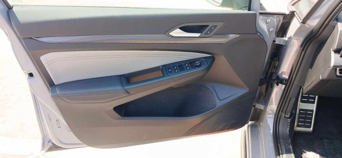 Volkswagen Golf Volkswagen Golf R-Line 1.5L Petrol 2025YM