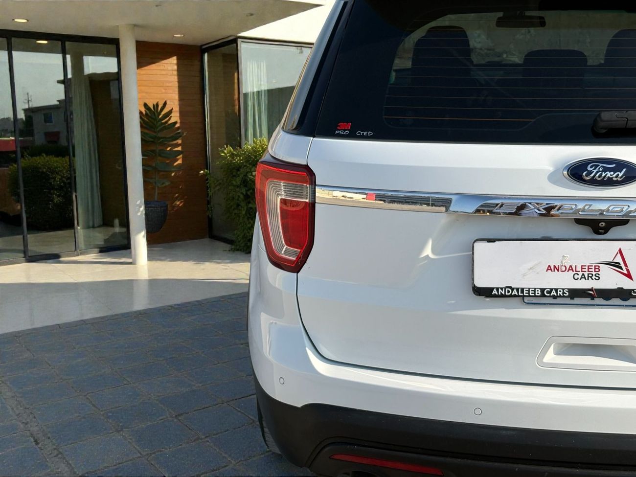 Ford Explorer FWD 3.5L V6 A/T | 2016 | GCC SPECS | WHITE EXTERIOR | AED 740 per month