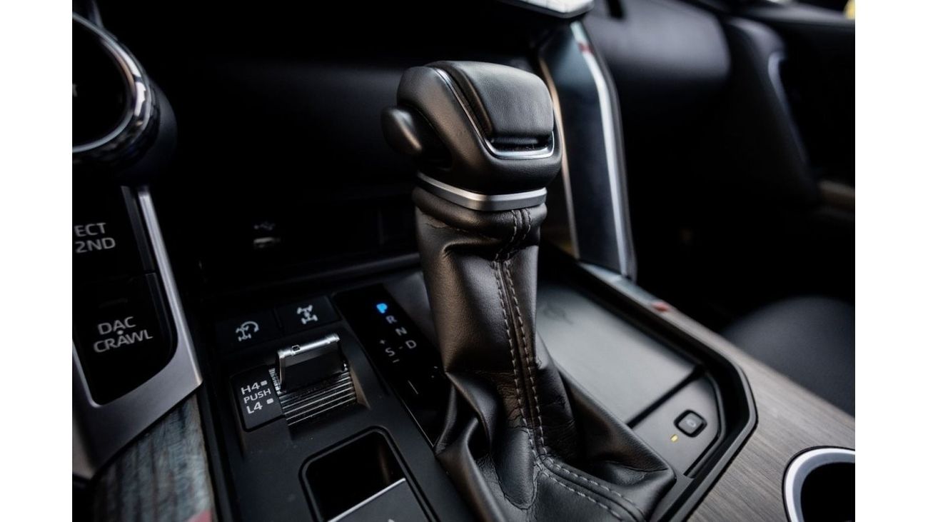 Toyota Land Cruiser Toyota Land Cruiser VXR 2024 GCC under Agency Warranty and Service Contract with Flexible Down-Payme