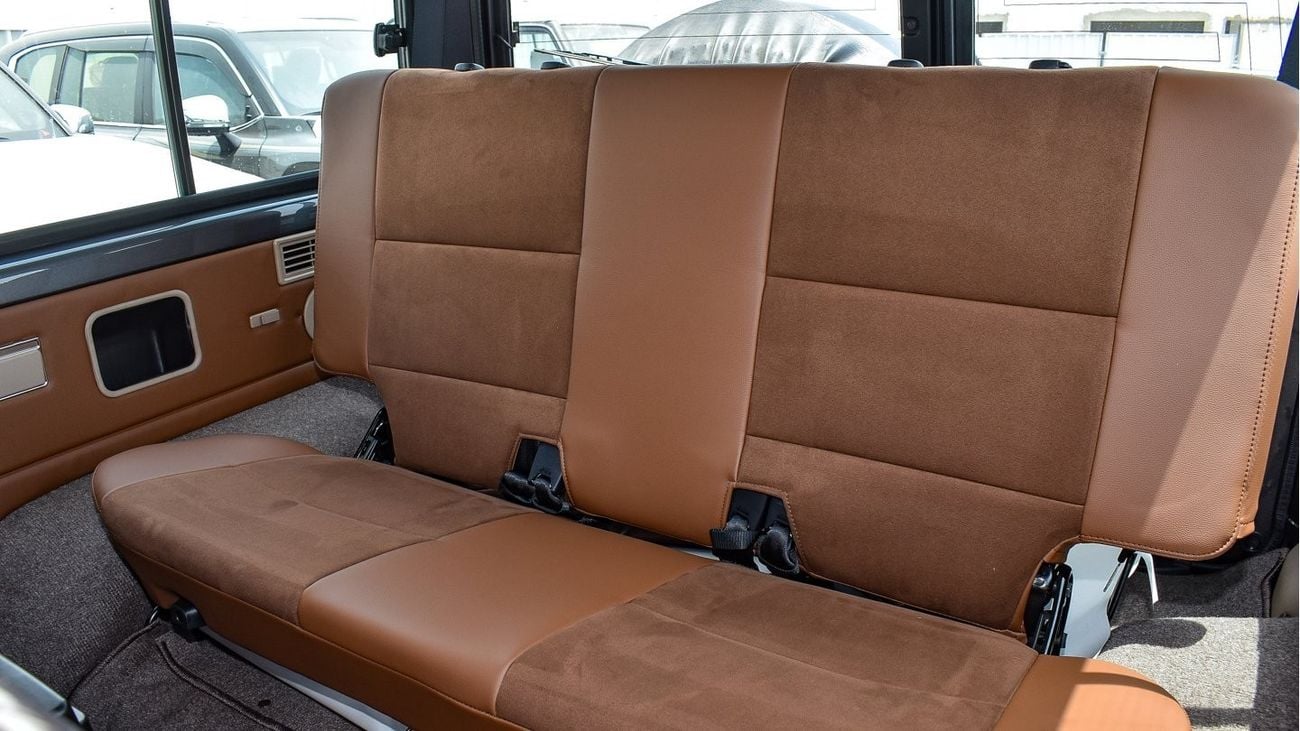 Toyota Land Cruiser 70 4.0L V6 A/T