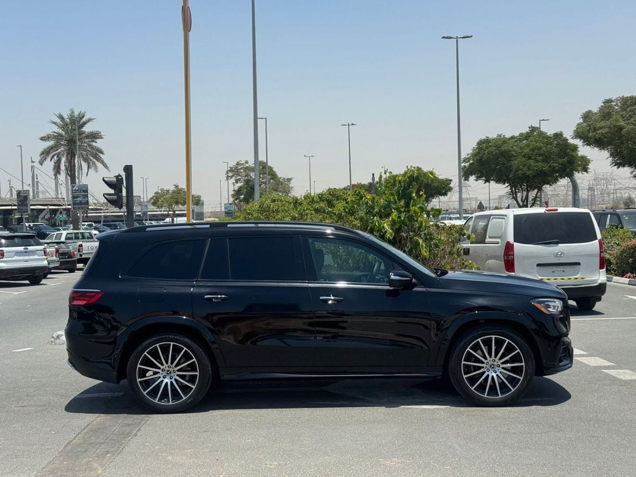 مرسيدس بنز GLS 450 2025 Mercedes Benz GLS-450 Mid Option Without HUD