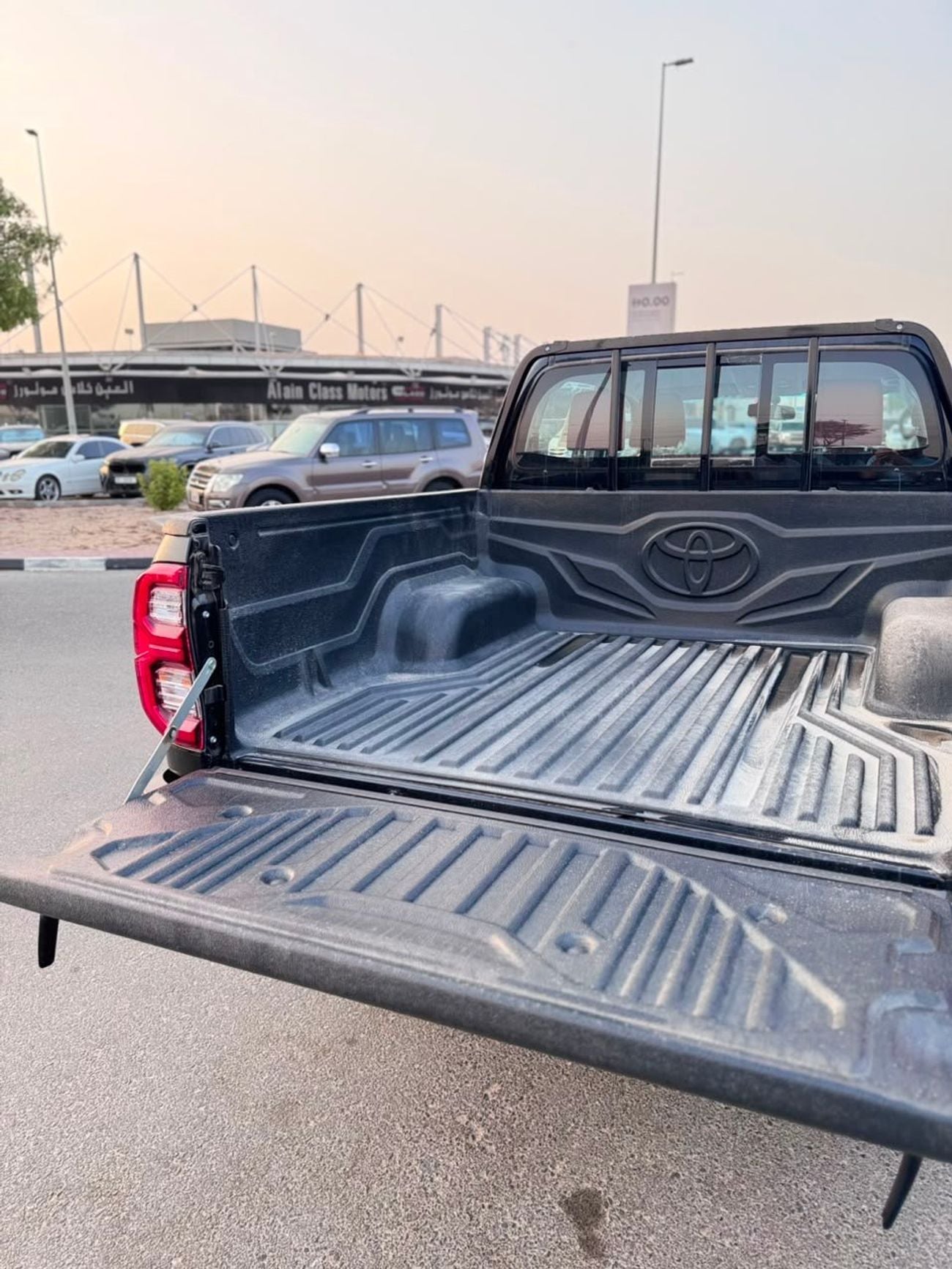 Toyota Hilux SR5 (NON GCC)