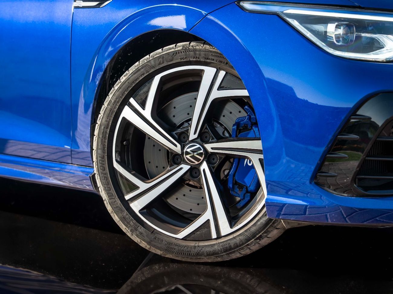 Volkswagen Golf R Base 2.0T