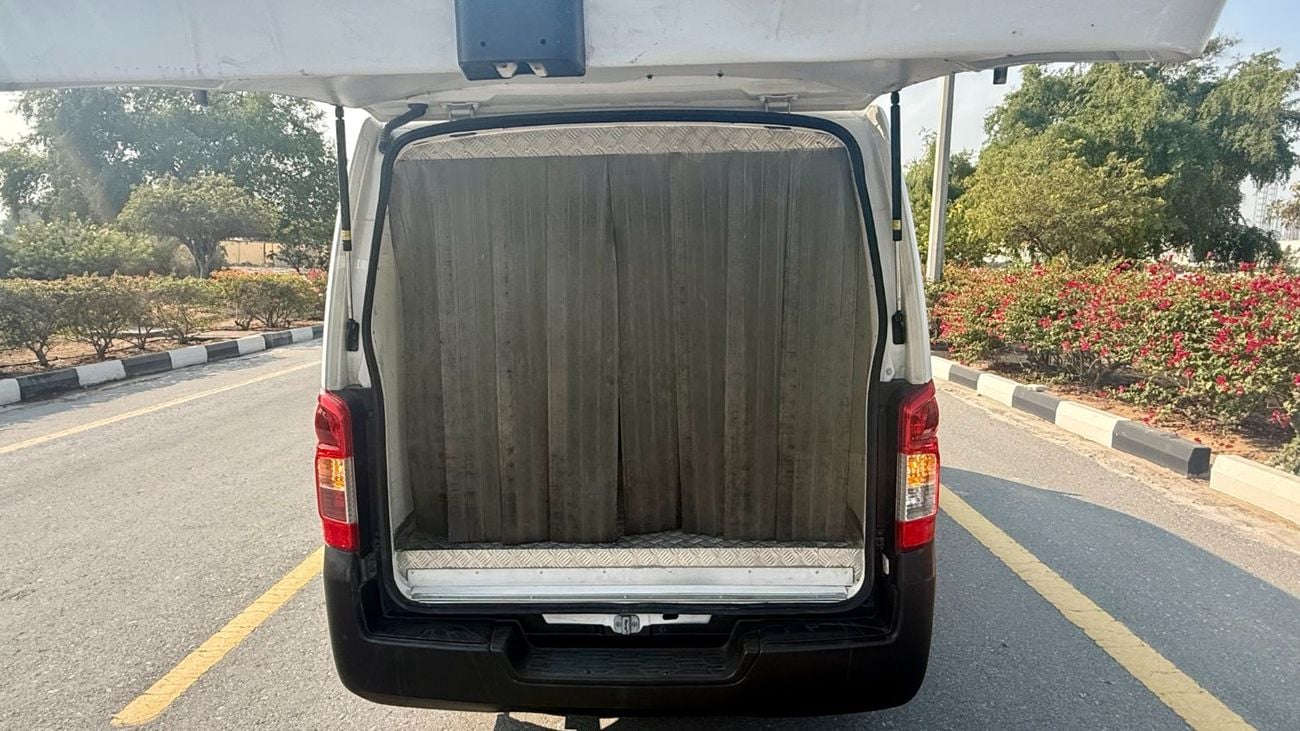 نيسان أورفان Panel Van Std 2.5L A/T (3 Seater) Petrol (5 Door)