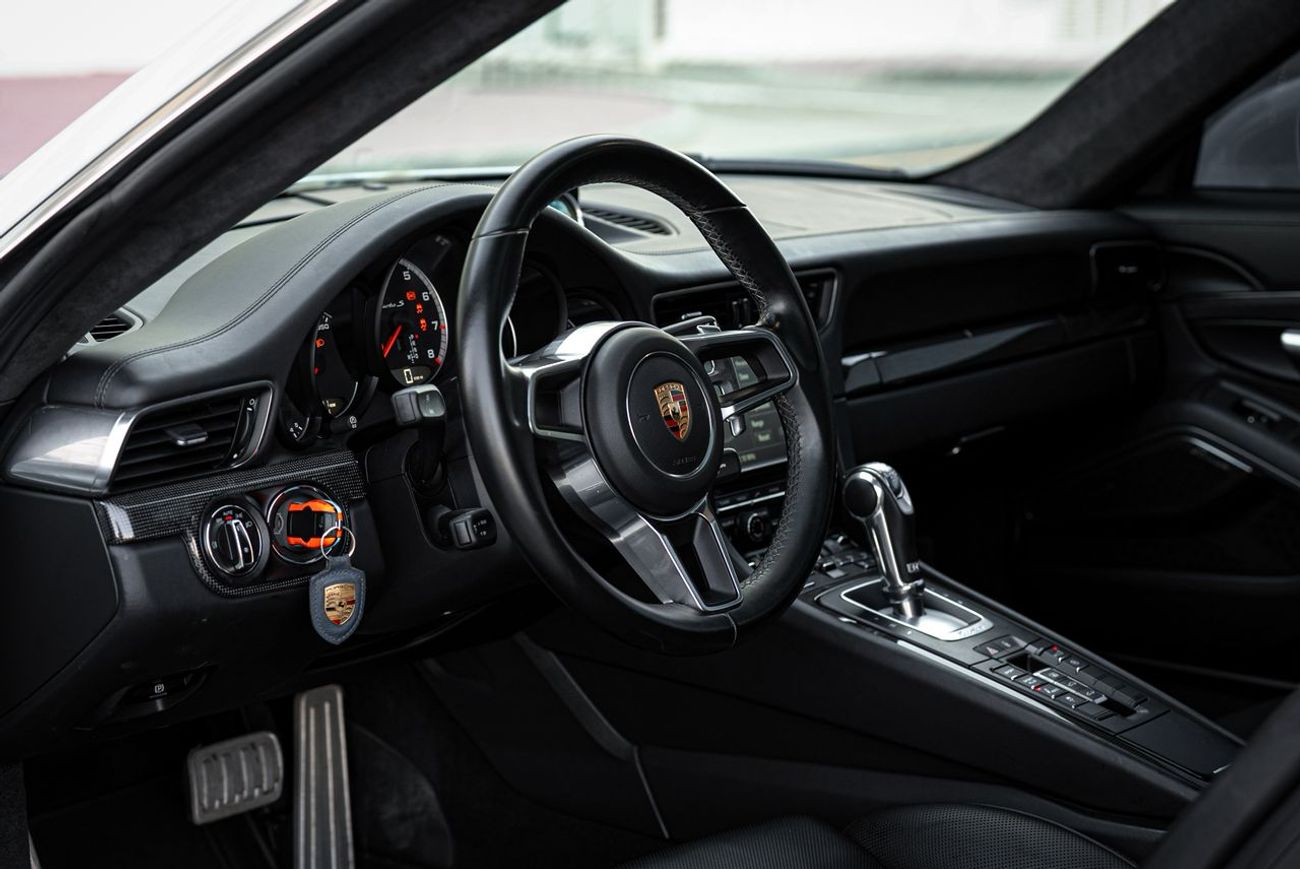 Porsche 911 Turbo S 3.8L (560 HP) Coupe