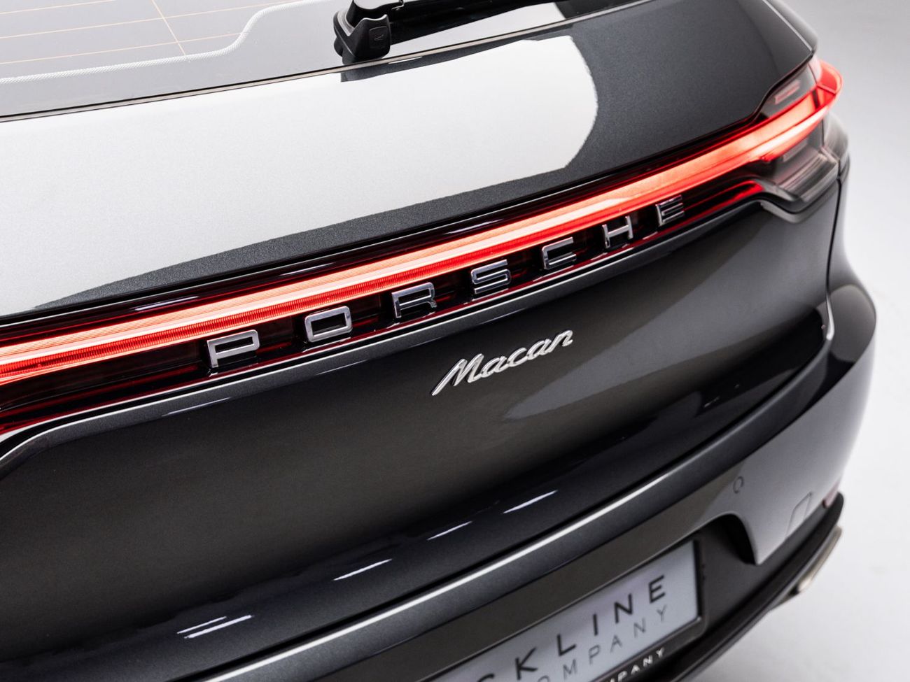 Porsche Macan Std 2.0L (252 HP) 2021 Porsche Macan, 1 Year Blackline Warranty, Full Service History, Low KMs, GCC