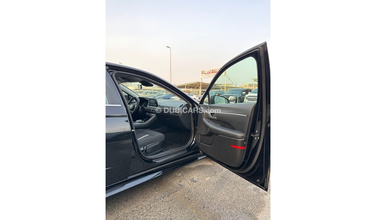 هيونداي سوناتا السيارة جيدة جدا ونظيفة