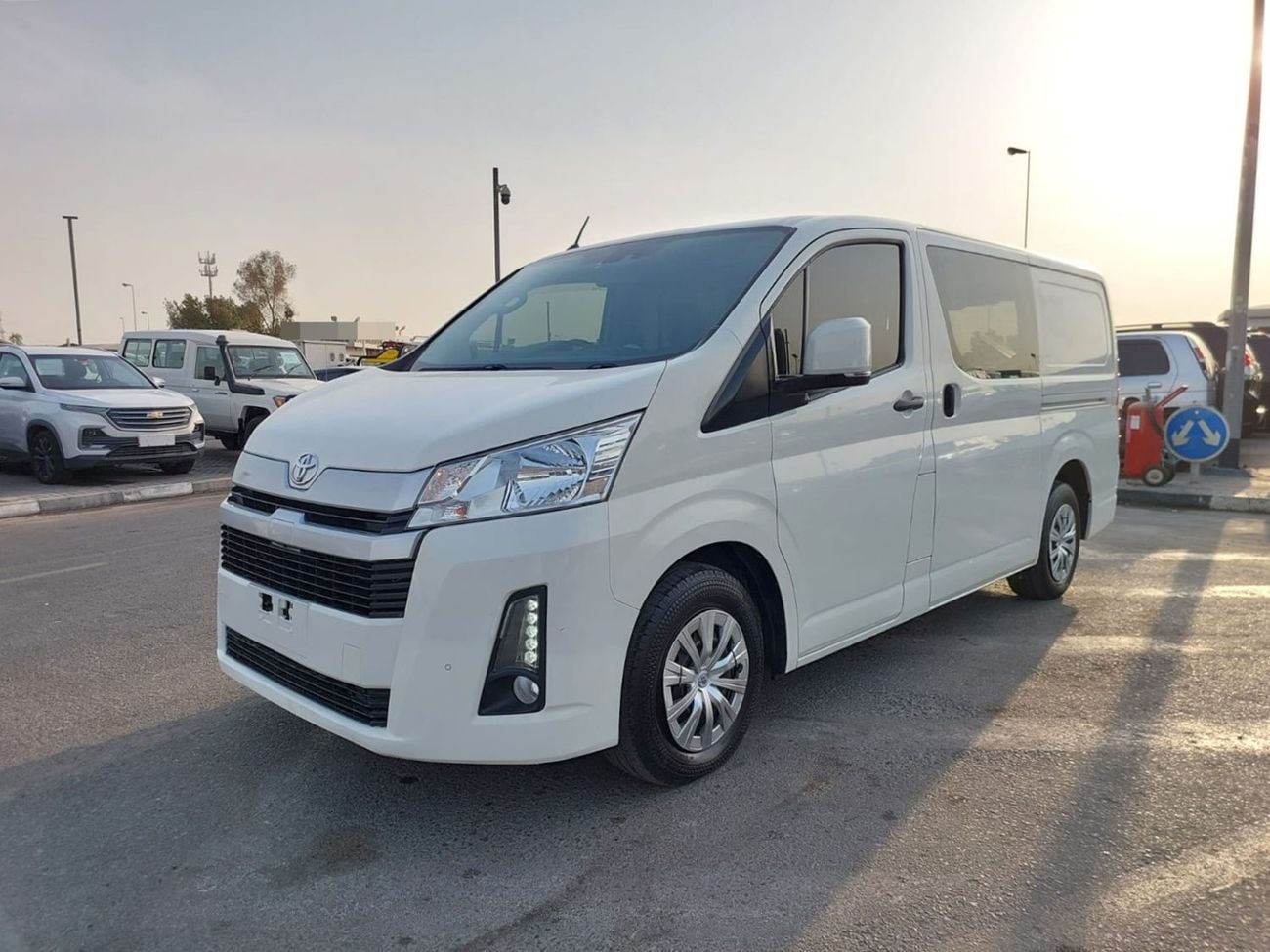 Toyota Hiace TOYOTA HIACE VAN RHD 2021 MODEL 2.8 L DIESEL AUTOMATIC(PM22720)