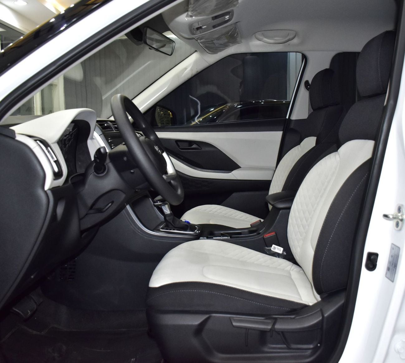 Hyundai Creta EXCELLENT DEAL for our Hyundai Creta ( 2024 Model ) in White Color GCC Specs