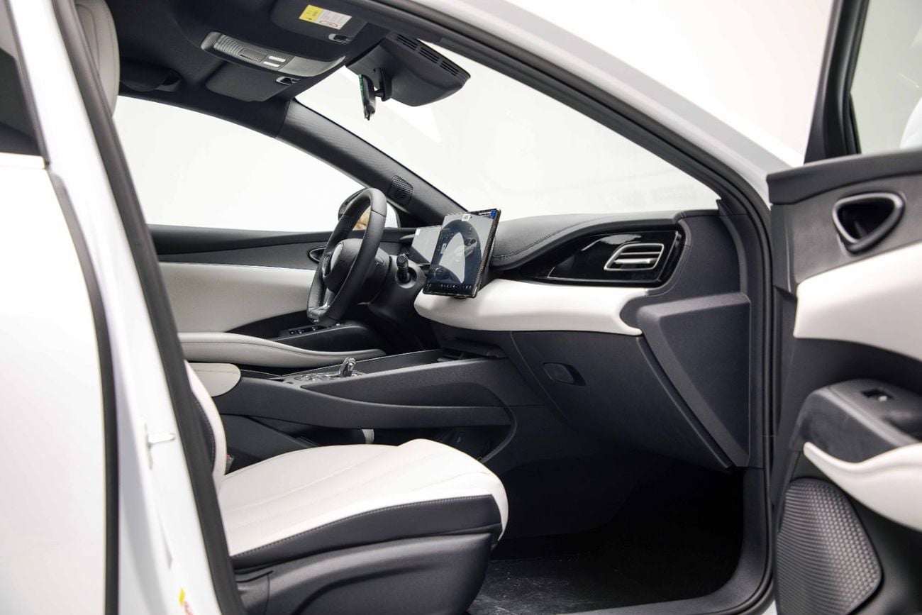 بي واي دي سيل 06 دي إم-آي ID Luxury 1.5L - White Inside Grey | Export Only