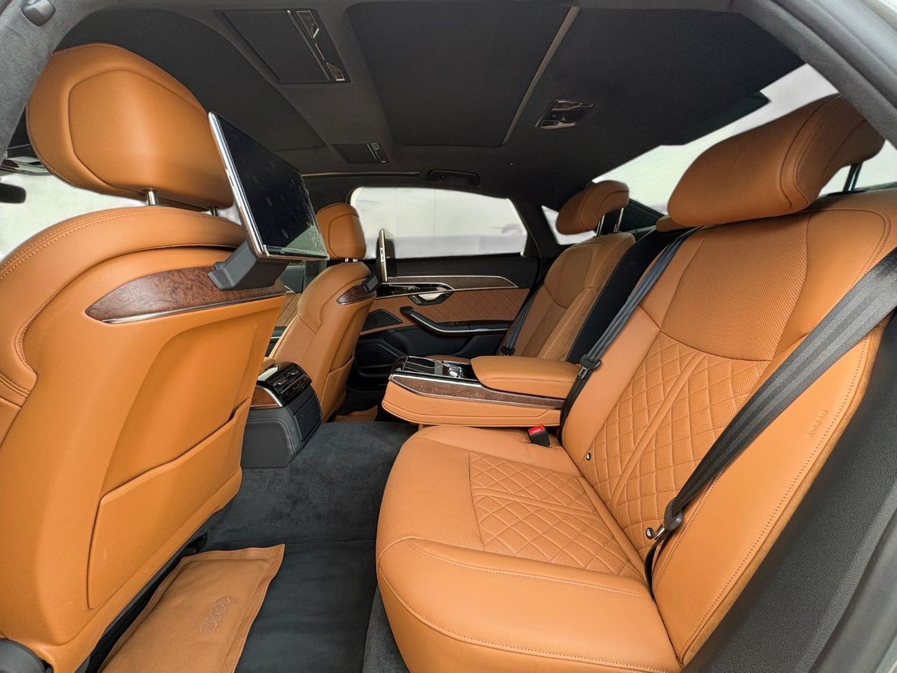 Audi A8 L 60 TFSI quattro 4.0L (454 HP) AED 6,280 P/M | 2024 | 5-Year Agency Warranty | Full Service History