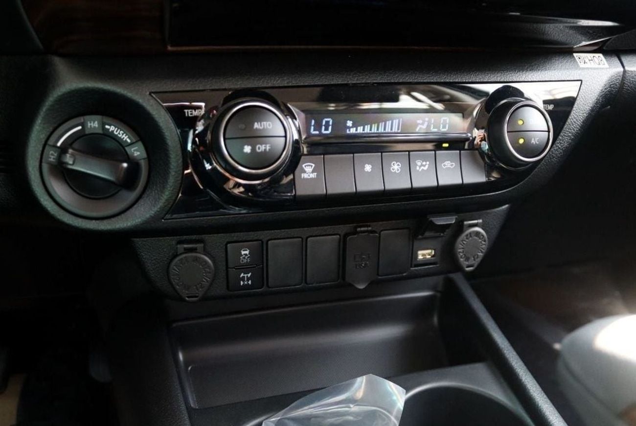 Toyota Hilux 2025 TOYOTA HILUX 4.0 V6 PETROL TRD LINE **EXPORT ONLY**التصدير فقط خارج الخليج**