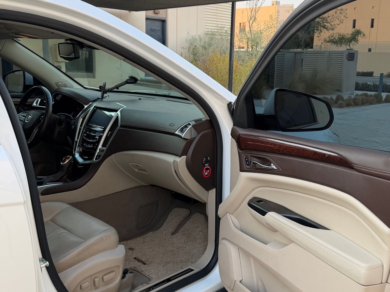 كاديلاك SRX LUXURY