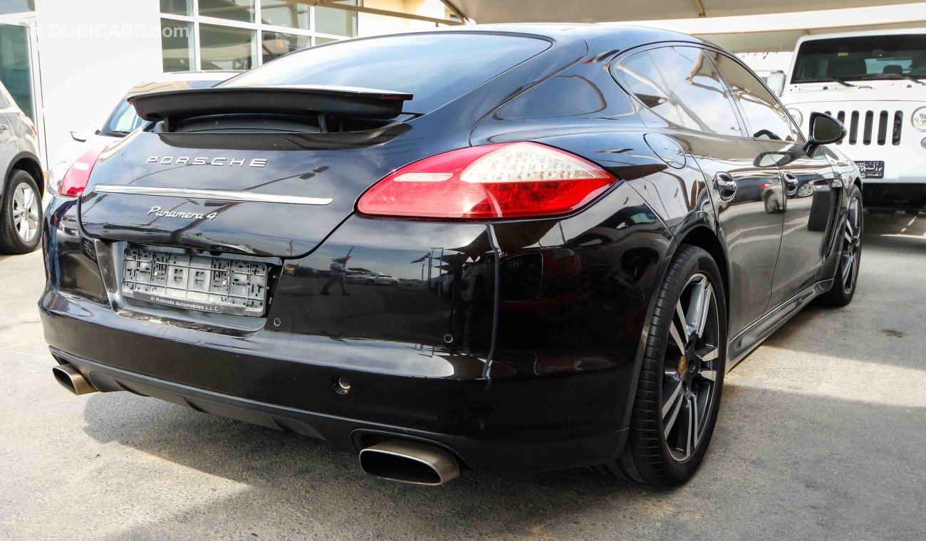 Porsche Panamera 4