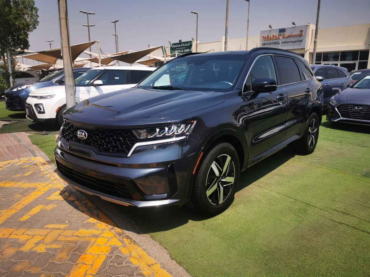 كيا سورينتو Std 2.5L FWD