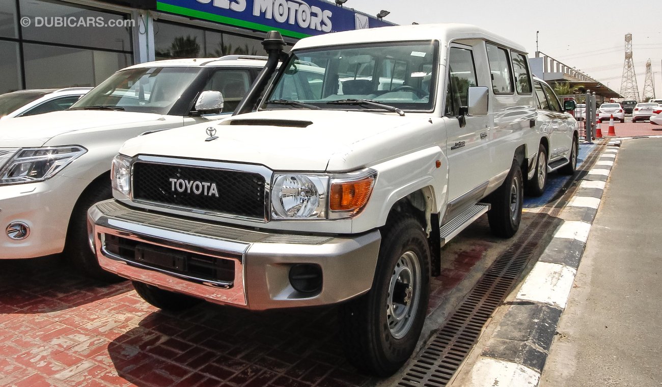 Toyota Land Cruiser Hard Top V8 3Doors Diesel - Manual