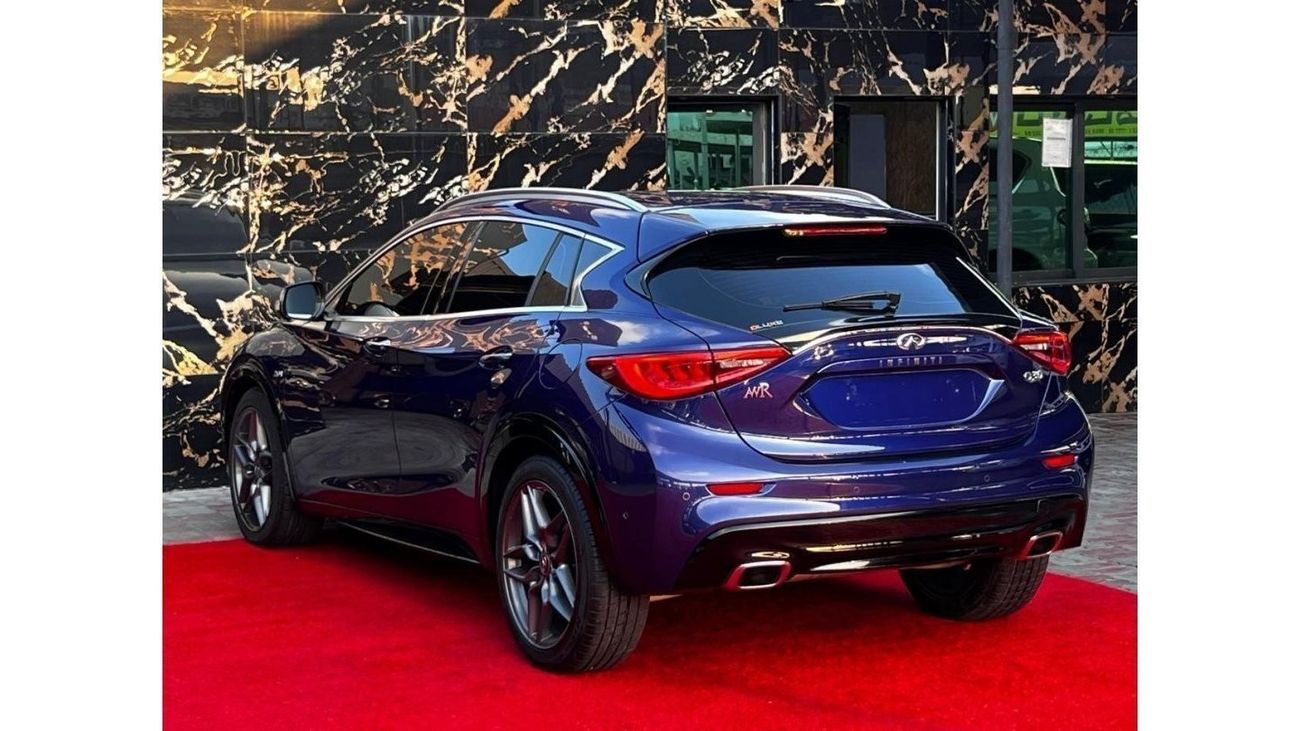 Infiniti Q30 Premium