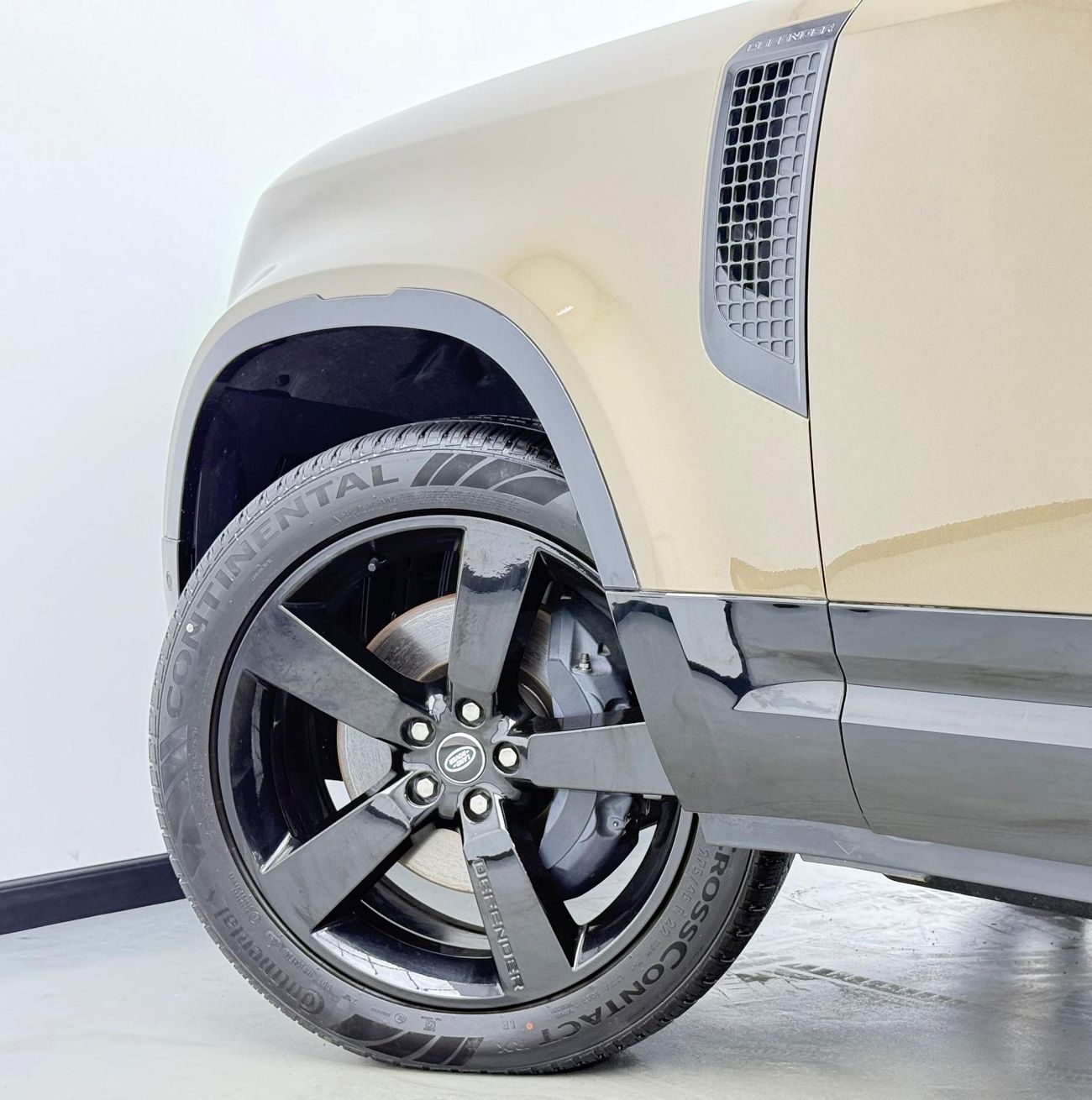 لاند روفر ديفندر 2025 Land Rover Defender 90 HSE X-Dynamic P400, 5 Y Agency Warranty, Brand New, GCC