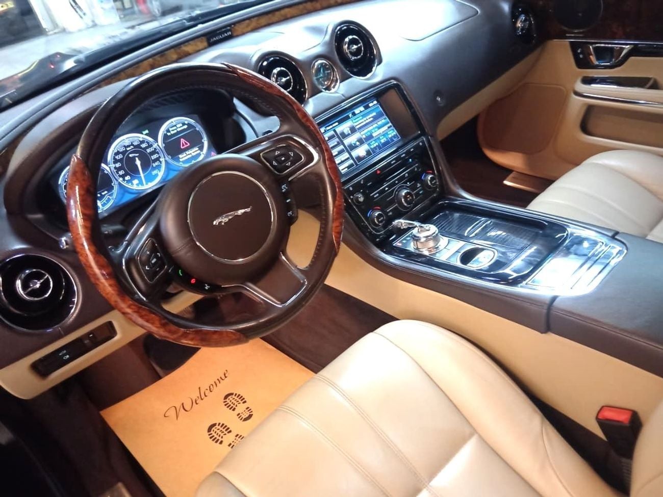 جاكوار XJ LUXURY LWB (LWB) - GCC Specs - Pristine Condition